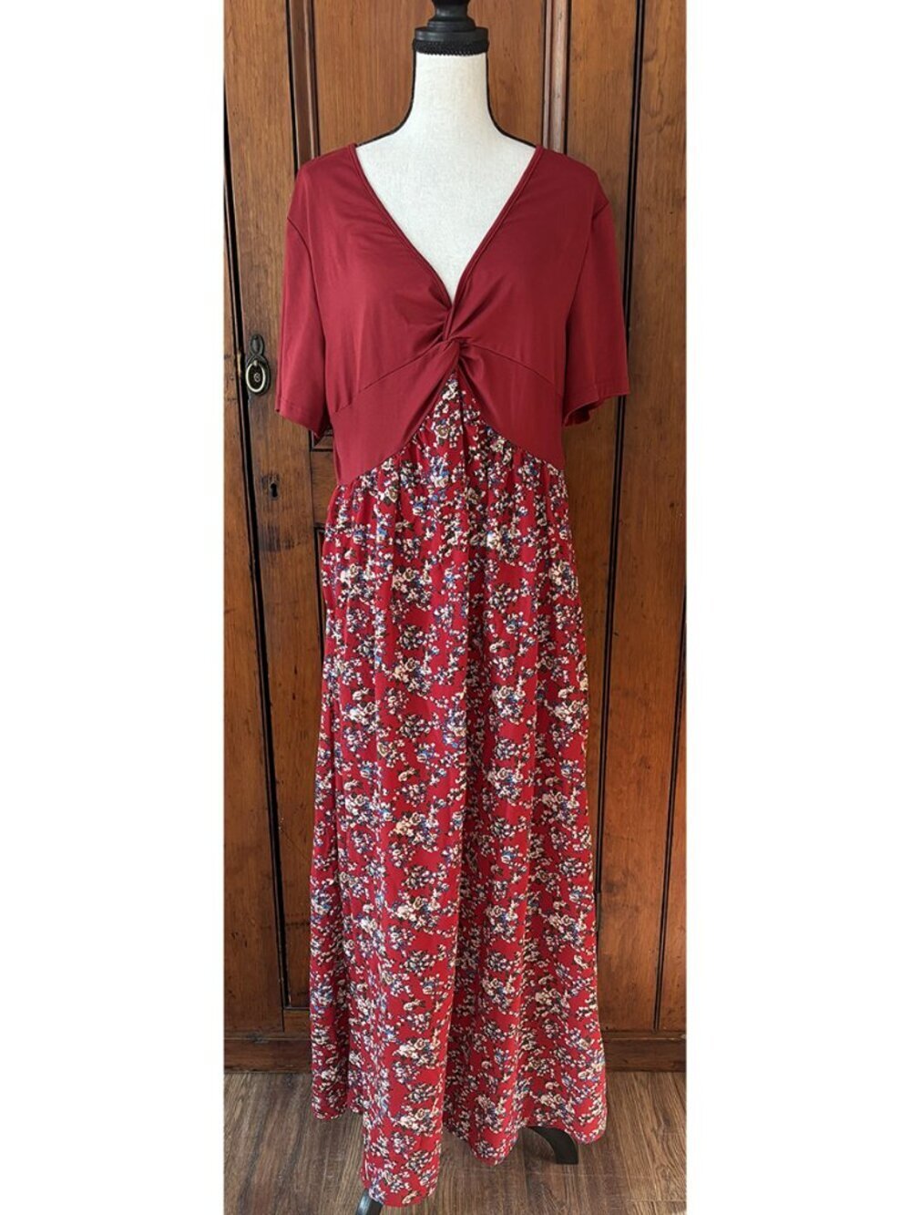 Red Floral Maxi Dress Size 2X V Neck Short Sleeve Plus Size